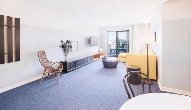 4 Scenic Room with Balcony | Steps to Venice Fun | Rooftop | Free Breakfast