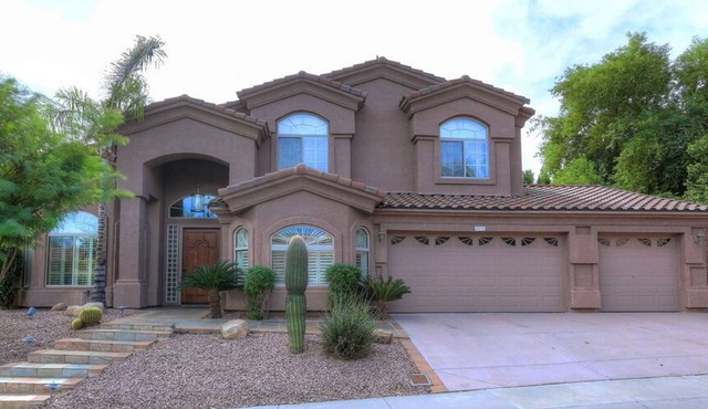 4300 SQFT 5BR HOME - HEATED POOL - 2 MASTER SUITES - JACUZZI TUB - SLEEPS 12+
