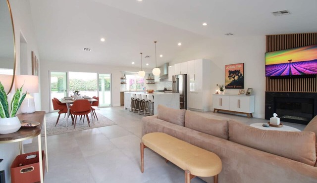 4BR 3BA Home in Indian Wells with Pool & Spa + Modern Amenities