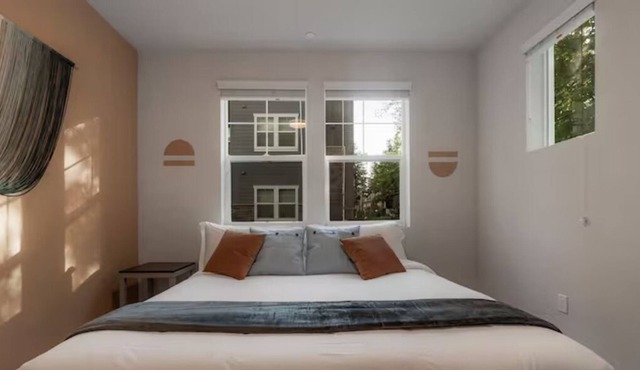 5 BR Modern Desert W/ Oasis Pool+Double Story Gym