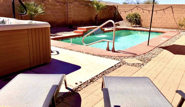 5 Star~Heated Pool~SpaHotTub~New furniture~EVplug~Relaxing Oasis Desert Retreat!