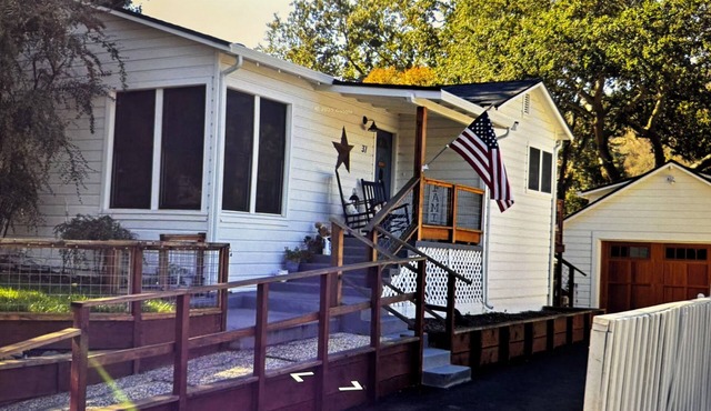 A ROOM WITH A WOOF! Cozy serene house on quiet secluded court in Martinez