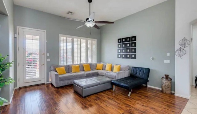 AFFORDABLE 6 bed-Great for worker-families-Westgate-Diamond Casino-Cards stadium