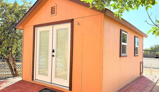 Affordable, Private, Cozy Retreat-Tiny Cowboy Stay
