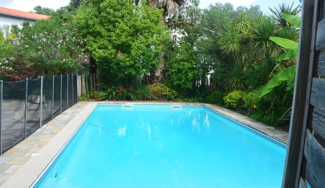 Ahetze, between Biarritz and St Jean de Luz House + swimming pool and parking lot * in Ahetze