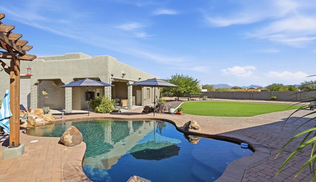 Alanamari Desert Estate, Pool, Spa, Casita-2 homes in one!