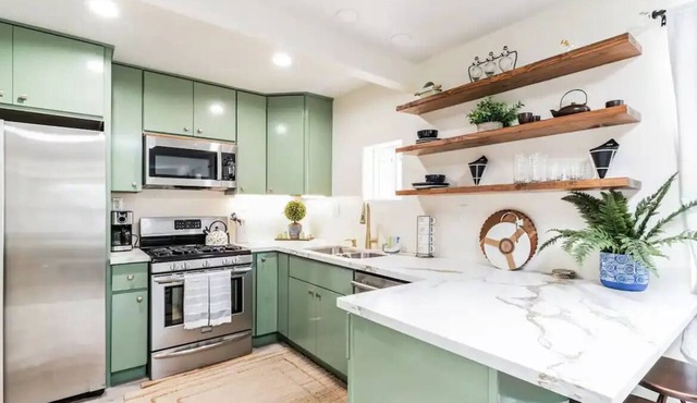 All-Inclusive 2-Bed ADU Near Magic Mountain