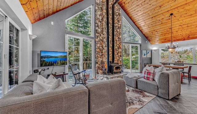 Alpine Bear Cabin in Serene Lakes
