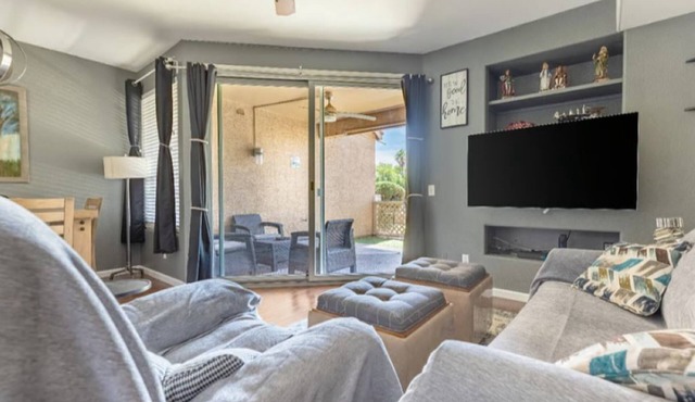 Amazing 2-bedroom Condo in Val Vista Lakes area in Gilbert Az! Pet Friendly!