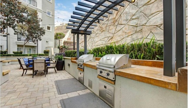 Amazing vacation & shopping in San Diego 2 suits and 3 bath FB1