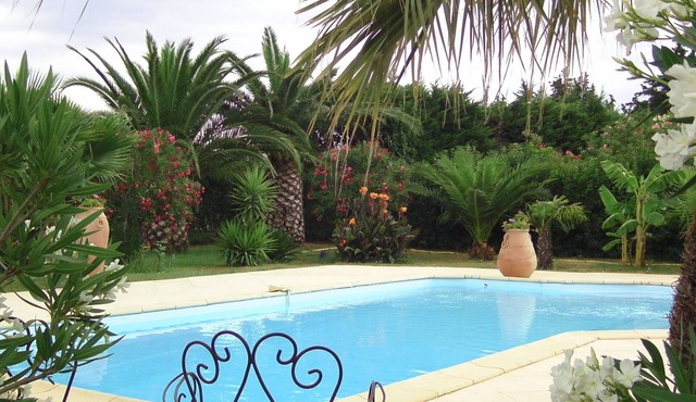 APARTMENT BETWEEN THE SEA AND THE COUNTRYSIDE UNDER THE SUN OF THE FRENCH RIVIERA