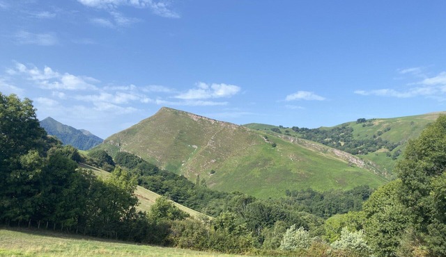 Apartment in the Basque Country-Mountain view in Bidarray