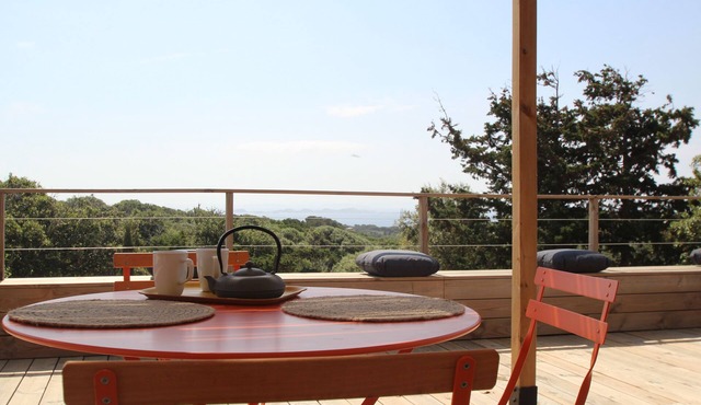 Apartment overlooking Les Lavezzi, with swimming pool, 6 minutes from Bonifacio.