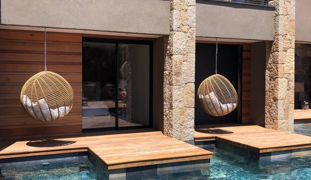 ARCHITECT-DESIGNED VILLA