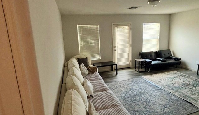 Awesome 3-bedroom house with AC in pleasant Kingman