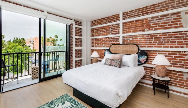 Balcony Room 305 | The Brick Boutique Hotel