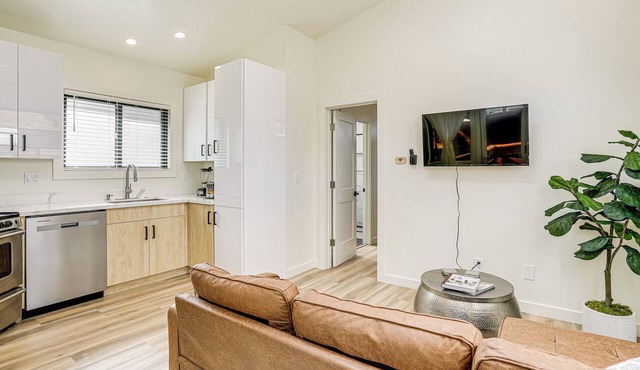 Bay Area Apt w/Patio: Near Parks & Hiking!