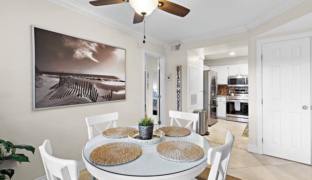 Beach Close 1BR Retreat Sleeps 4 Fireplace - Beach Trail Bungalow