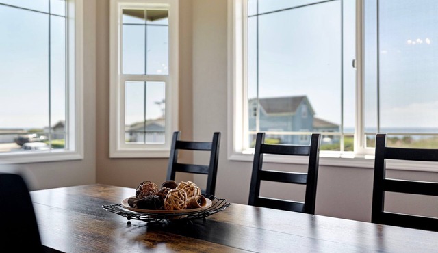 Beach House | Oceanfront + Fenced Yard