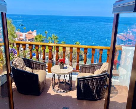 Beachfront escape w beach access, pool & hot tub