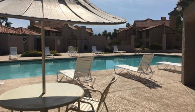 Beautiful 2 bdrm townhouse w/pool in Glendale AZ