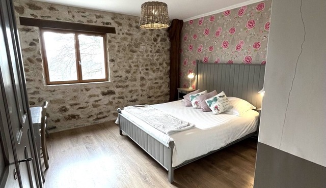Beautiful converted barn in open countryside