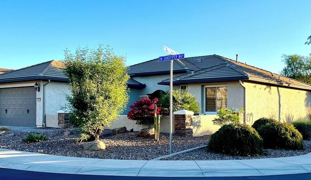 BEAUTIFUL, FULLY furnished home with endless amenities in Anthem at Sun City!