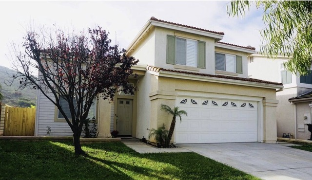 Beautiful home in a safe and quiet neighborhood near freeways!