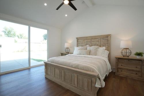 Beautiful Home with 4 bedroom, 2 bathrooms-full amenities