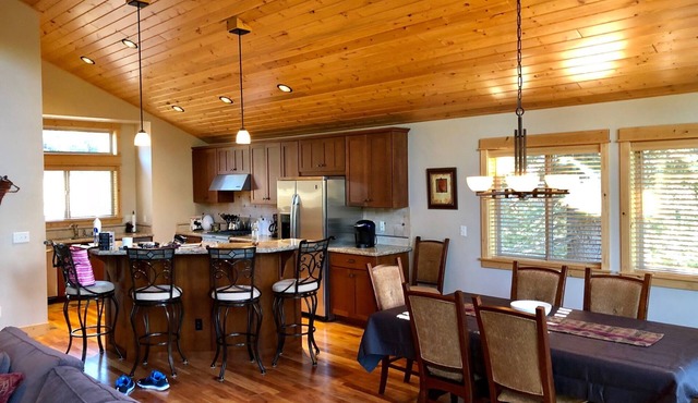 Beautiful Newer Tahoe Donner House.