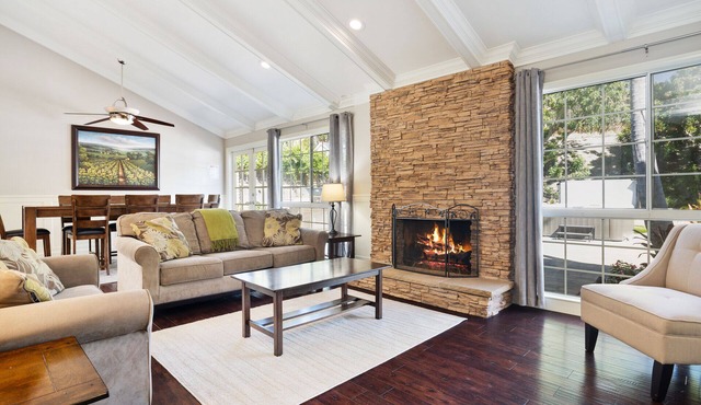 Beautiful, spacious home with private hot tub, putting green, basketball and BBQ