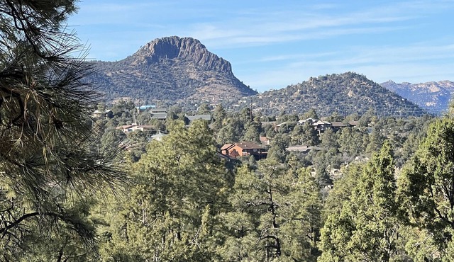 Beautiful Views from this 3-bed, 2-bath home in the pines - 10 min to Prescott