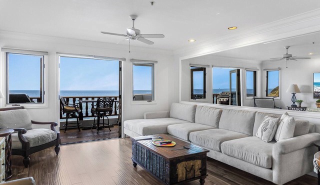 Beautiful Villa, OCEAN VIEWS, NO STEPS, Golf Cart