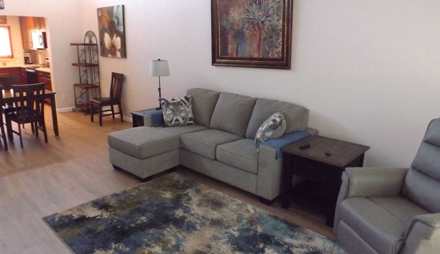Beautifully Renovated in 2024, Quiet Neighborhood, Walk to the Famous Fountain.