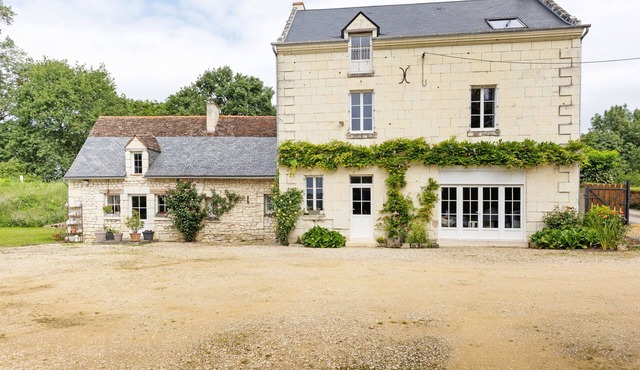 Bed and Breakfast 'Les Prés Hauts' with Shared Garden and Wi-Fi