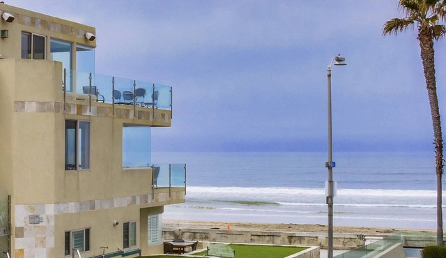 Best Location! 1 House from Ocean. Bright and clean 2 bedroom unit, sleeps 6