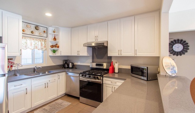 Best Vacation House in Little Saigon