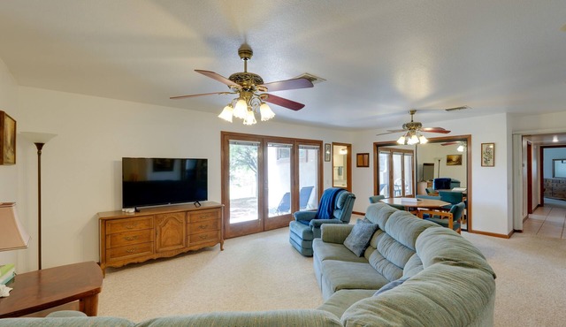 Black Canyon City Retreat w/Mountain Views!