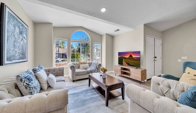 Black Oak Haven｜Mainfloor Bedroom｜Garage｜Pet Friendly｜Walk In Closets #42144