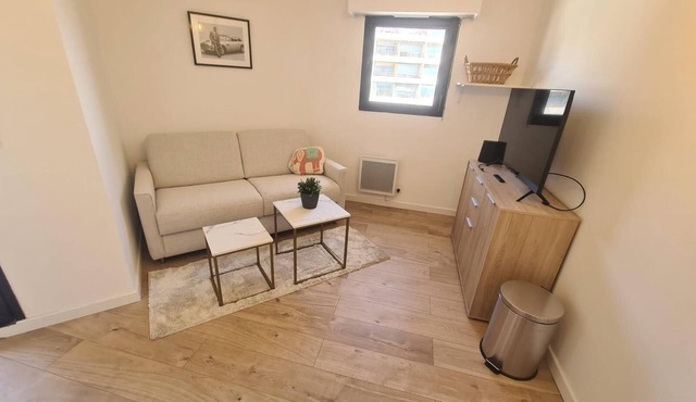BOCCA CABANA - STUDIO CANNES LA BOCCA 5 minutes' walk from the station and bus stop