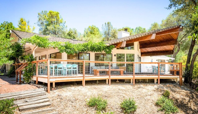 BottleRock Farm: 80acre Ranch, Alpacas,Lake,Hot Tub
