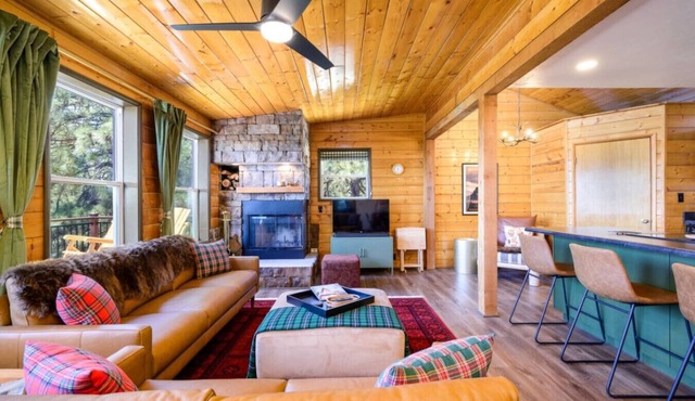 Breathtaking Views. Elevated Comfort. Pets Welcome