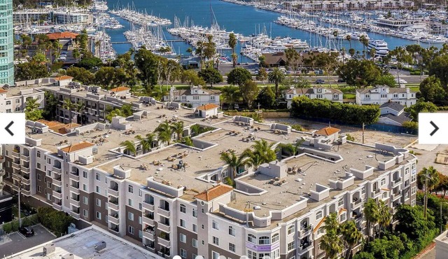 Bright 2-bedroom apartment with a large pool by the beach in Marina Del Rey