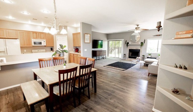 Bright and Cheerful 3-BR Residence in Prescott