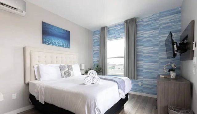 Bright Downtown San Diego Apartment w/Wifi + Parking