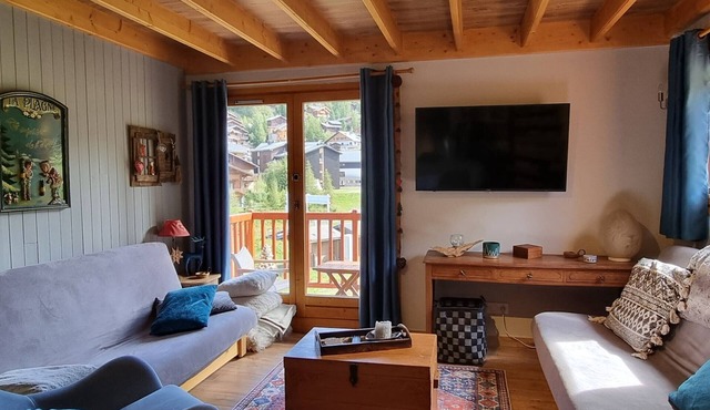 Bright duplex for 6/7, ski-in/ski-out, WIFI, pets allowed