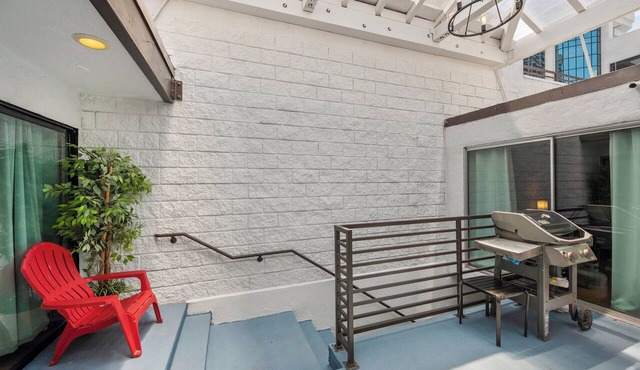 Bright Remodeled 2 queen beds Studio Close Little Italy