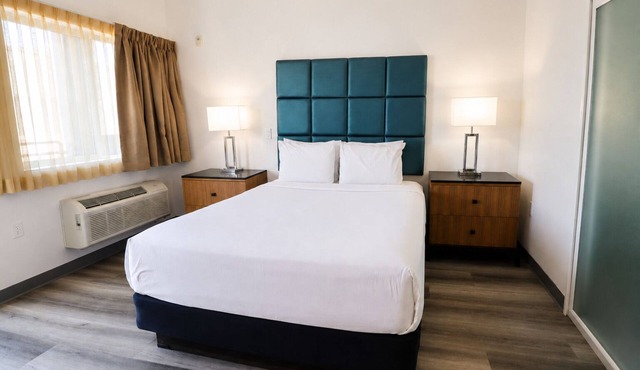 Bright Room w/Artistic Touch Near Museums, Harbor + Local Attractions | Pets