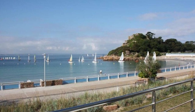 Brittany Trébeurden Residential flat directly on the beach in Trébeurden