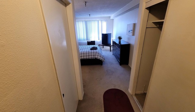 (C12) Steps away from Beverly Hills Unit